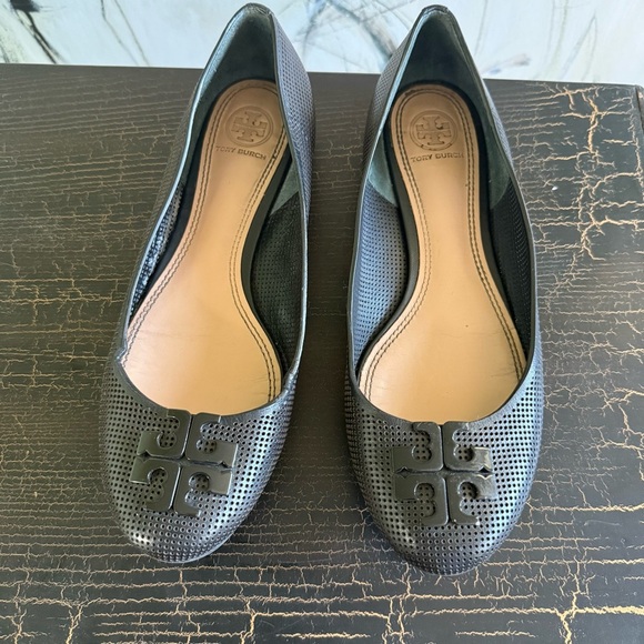 Tory Burch Black Flats with Iconic Medallion - Picture 2 of 14